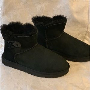 Uggs Black Mini Bailey Button Size 8 EUC